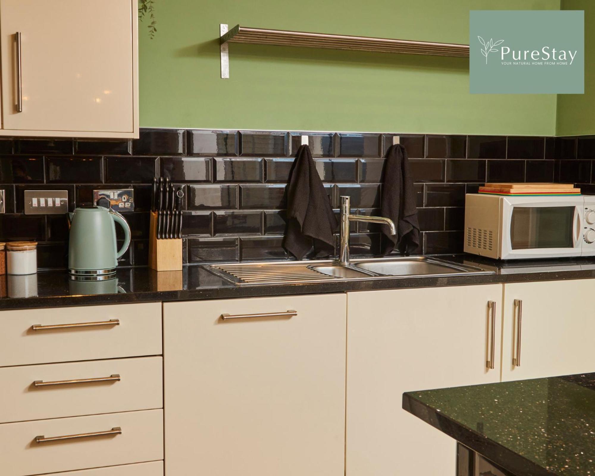 Superb House Manchester Near Etihad With Free Parking Sleeps 8 Exterior photo